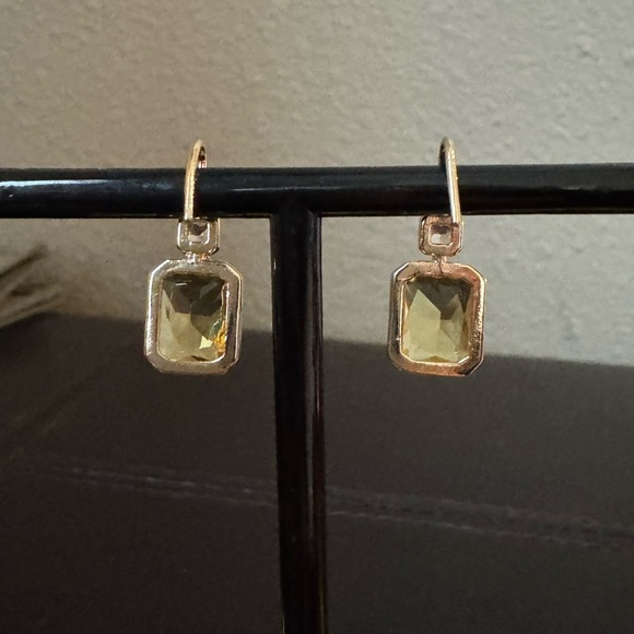 Elegant Gold Drop Earrings - Picture 2 of 3